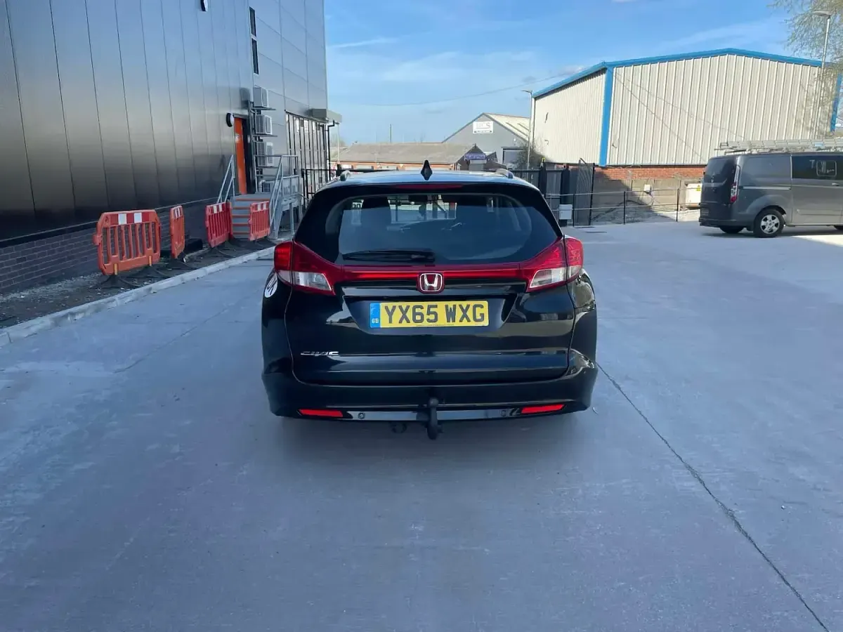 Käytetty Honda Civic SE Plus 120 HP (88 kW) 2015 Musta Farmari