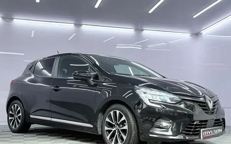 Used Renault Clio Iconic 101 HP (74 kW) 2020 Hatchback