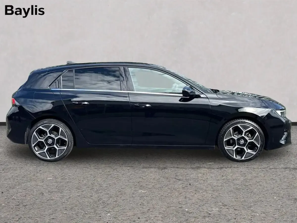 Used Vauxhall Astra Ultimate 128 HP (94 kW) 2023 Black Hatchback