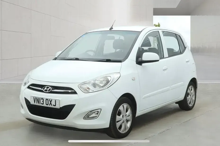 Used Hyundai i10 Active 83 HP (61 kW) 2013 White Hatchback