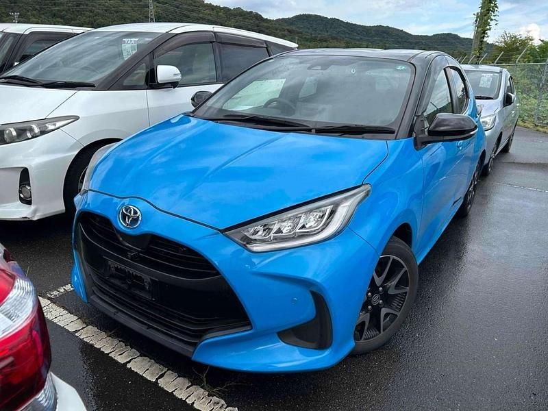 Used Toyota Yaris Hybrid Design 116 HP (85 kW) 2020 Blue Hatchback