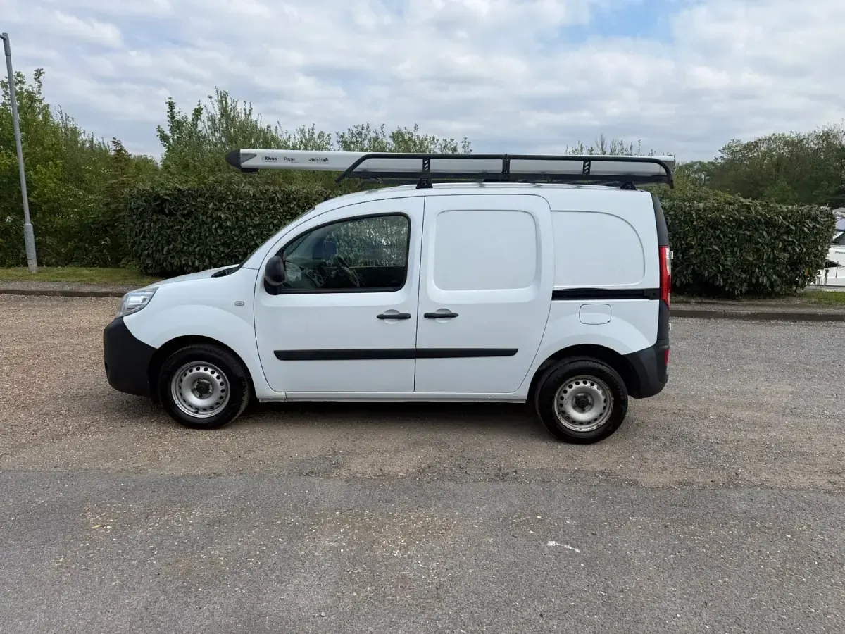 Begagnad Renault Kangoo Business 90 HK (66 kW) 2017 Vit Minibuss