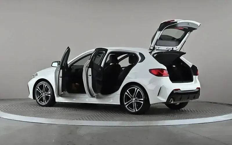 Used BMW 118 M Sport 136 HP (100 kW) 2022 White Hatchback