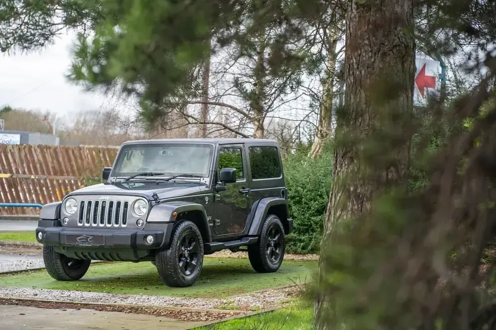 Usado Jeep Wrangler Sahara 197 HP (144 kW) 2018 Cinzento SUV