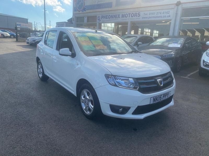White Used 2015 Dacia Sandero Lauréate Hatchback | £4,695 (Fair price) - Image 1/4