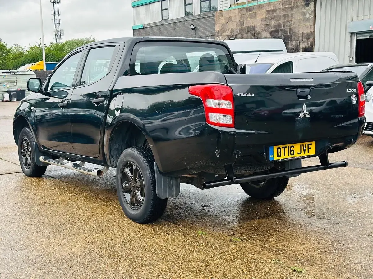 Used Mitsubishi L200 2016 Black Pickup