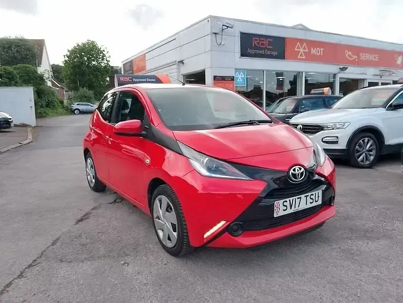 Used Toyota Aygo X-play 69 HP (50 kW) 2017 Red Hatchback