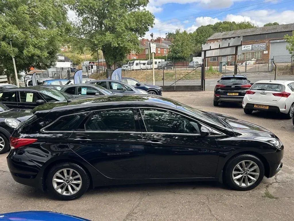 Used Hyundai i40 139 HP (102 kW) 2017 Black Estate