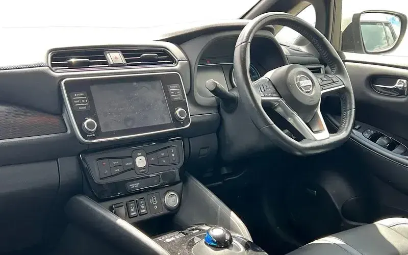 Used Nissan Leaf Tekna 160 kW (218 HP) 2020 White Hatchback