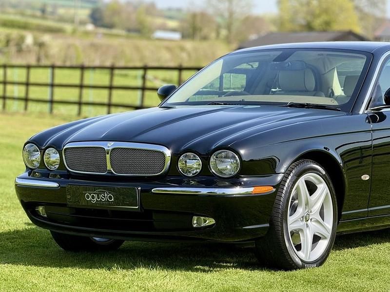 Usado Jaguar XJ Executive 207 HP (152 kW) 2006 Preto Sedan