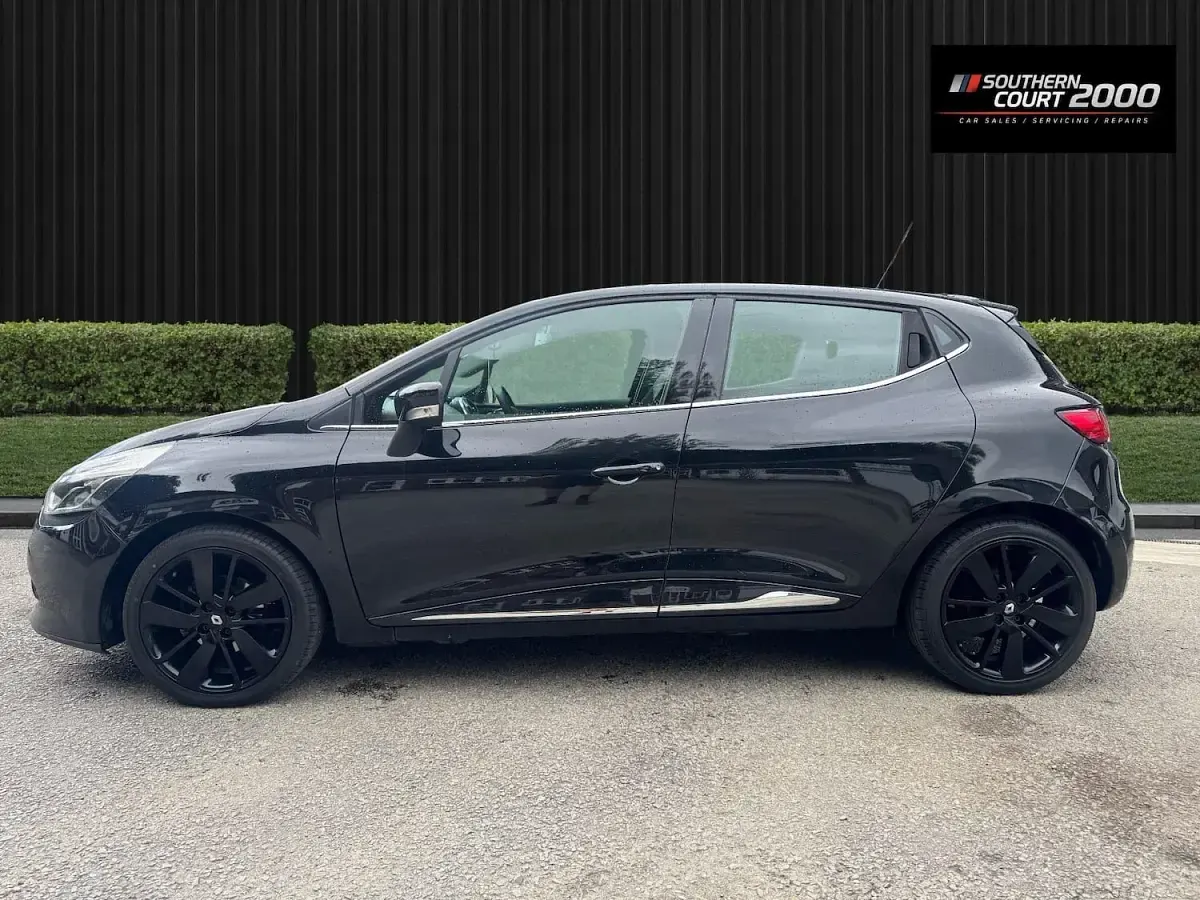 Used Renault Clio Dynamique 90 HP (66 kW) 2015 Black Hatchback