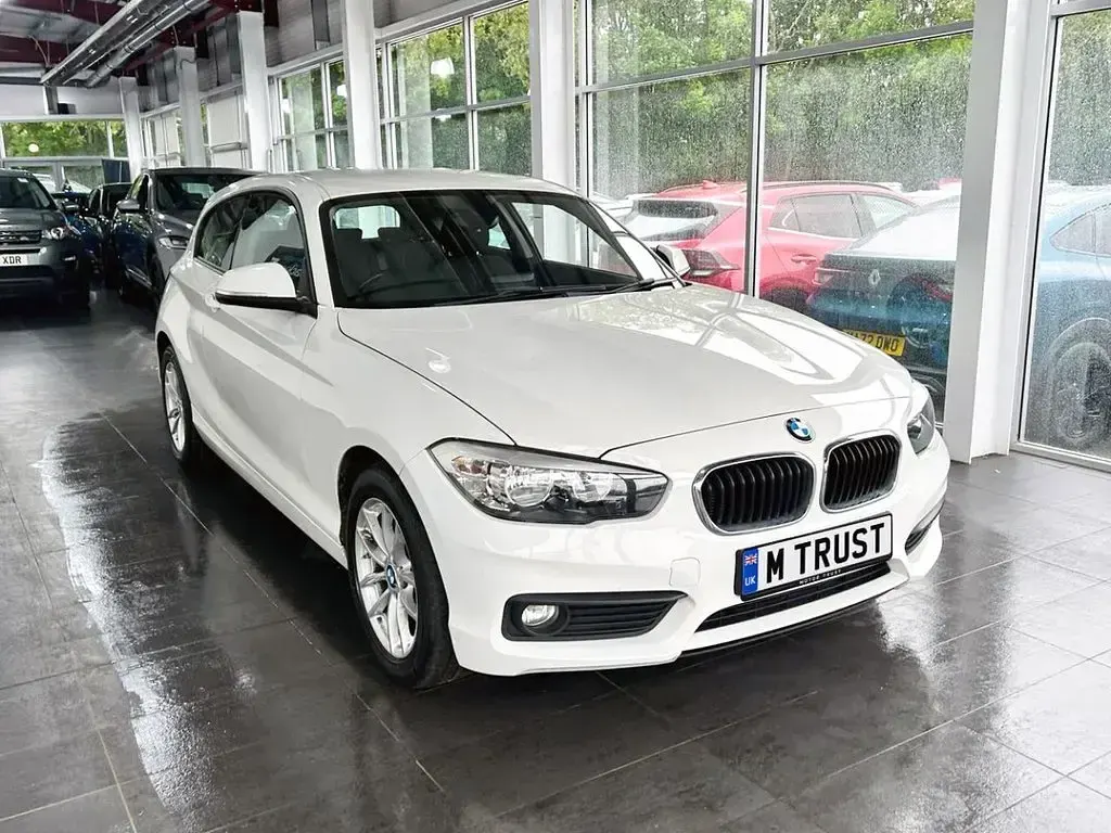 Used BMW 118 Comfort Edition 136 HP (100 kW) 2018 White Hatchback