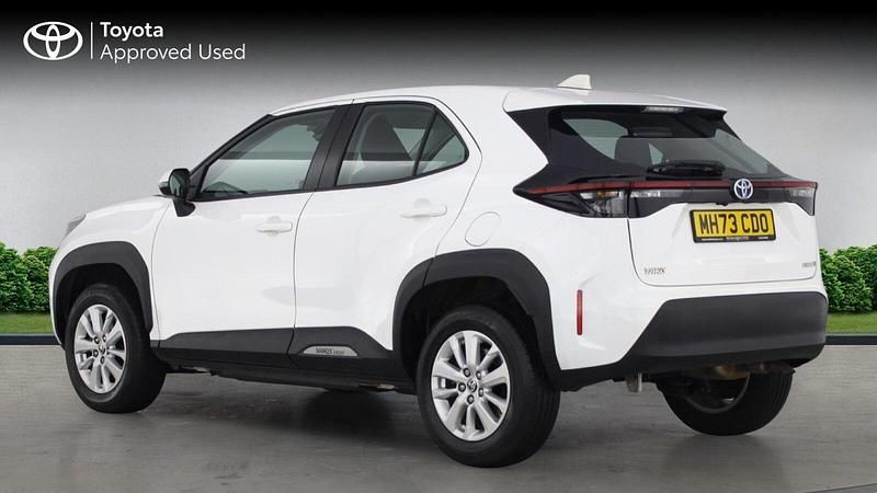 Used Toyota Yaris Hybrid 116 HP (85 kW) 2024 White