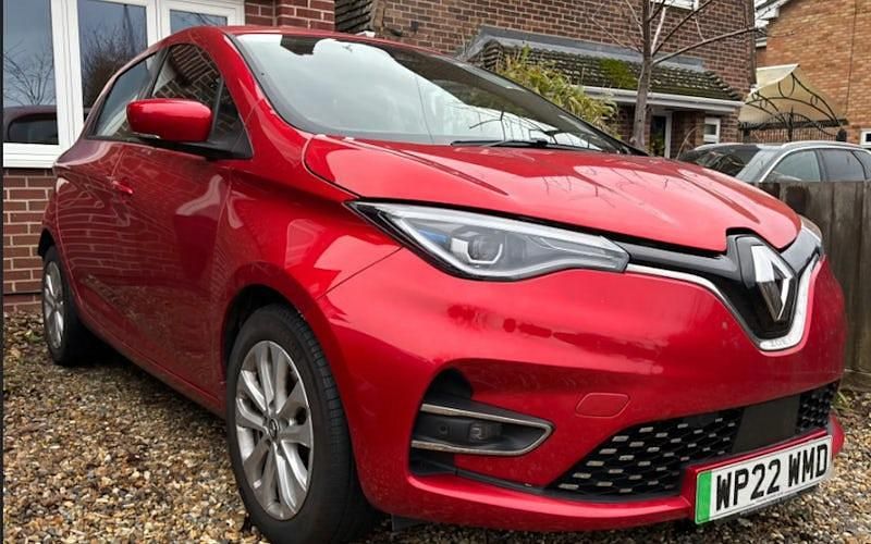 Red Used 2022 Renault Zoe Version S Hatchback | £10,299 (Fair price) - Image 1/2