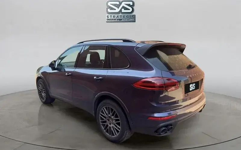 Used Porsche Cayenne Platinum Edition 262 HP (192 kW) 2016 Mauve/purple SUV