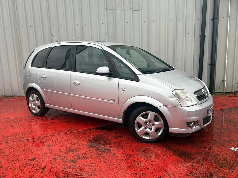 Used Vauxhall Meriva Design Edition 104 HP (76 kW) 2008 Silver MPV