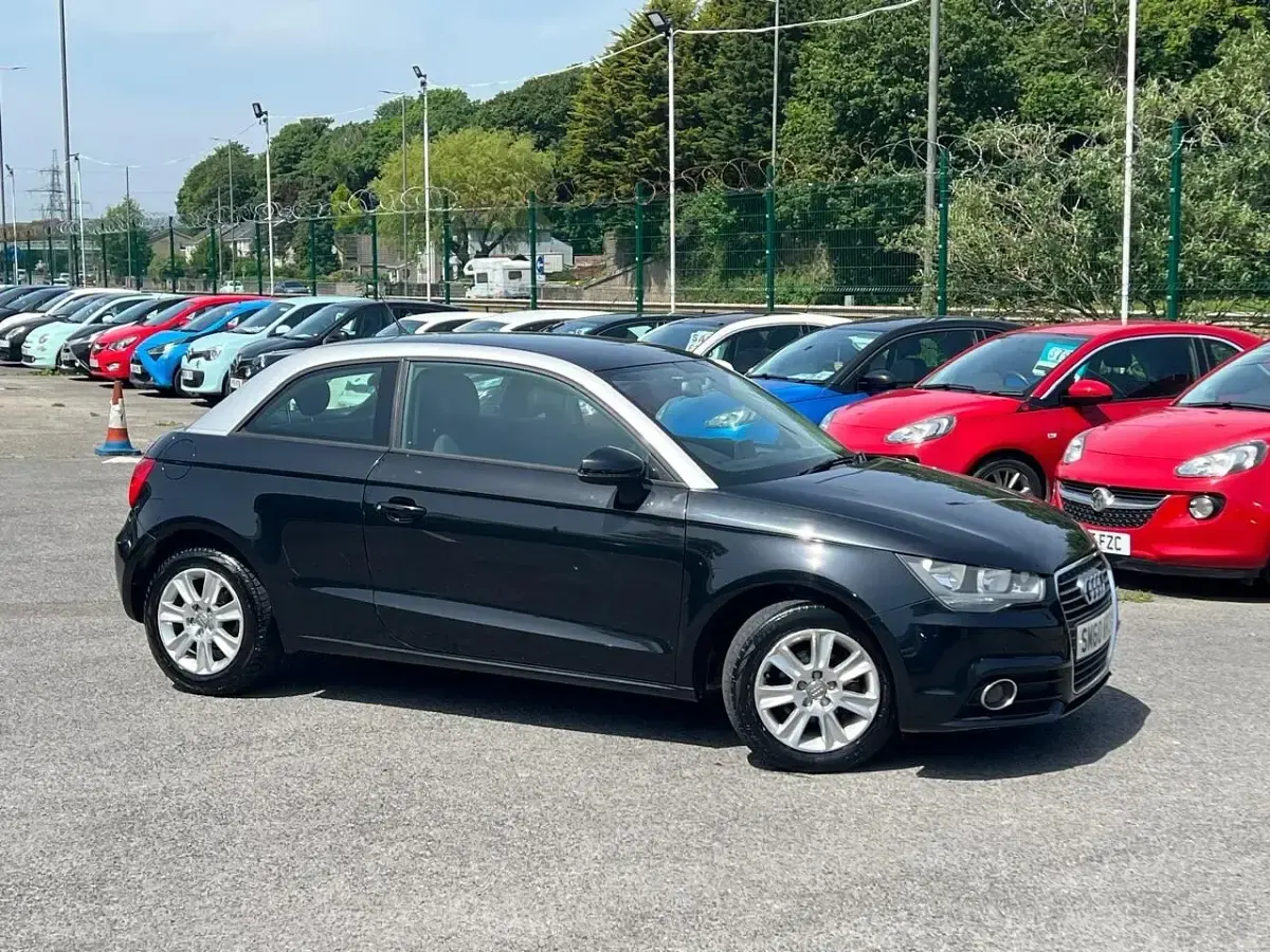Used Audi A1 86 HP (63 kW) 2011 Black Hatchback