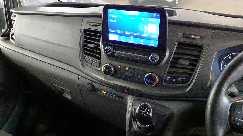Usado Ford Transit Custom Trend 130 HP (95 kW) 2022 Prateado Van