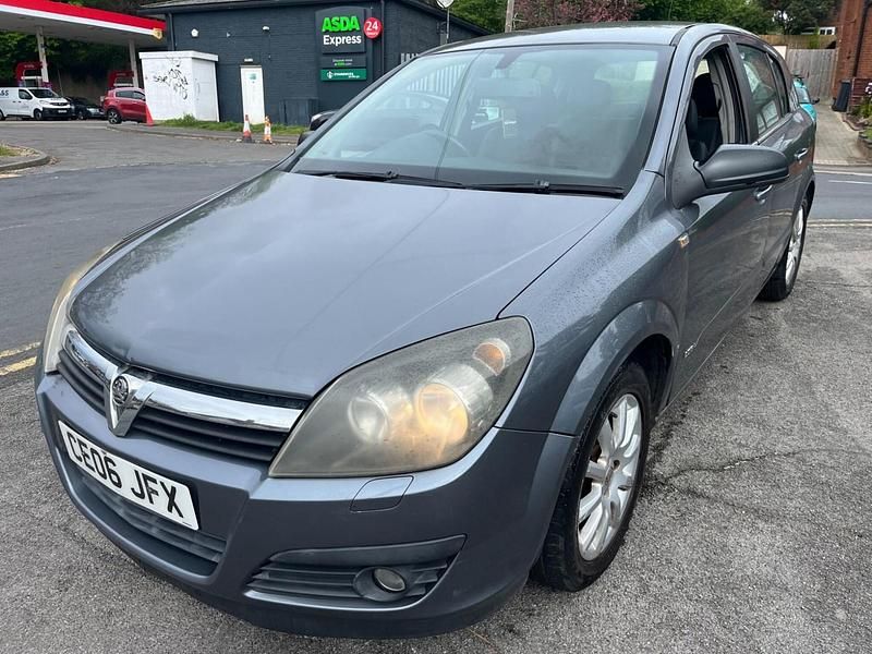 Used Vauxhall Astra Design Edition 2006 Grey Hatchback