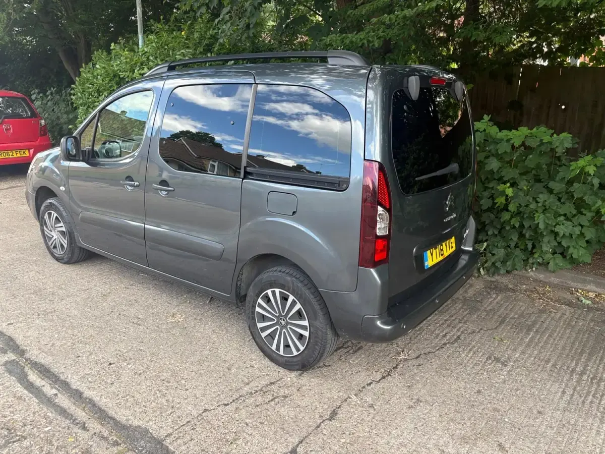 Used Citroën Berlingo Flair 99 HP (72 kW) 2018 Grey MPV