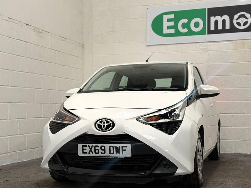 Used Toyota Aygo X-play 2019 White Hatchback