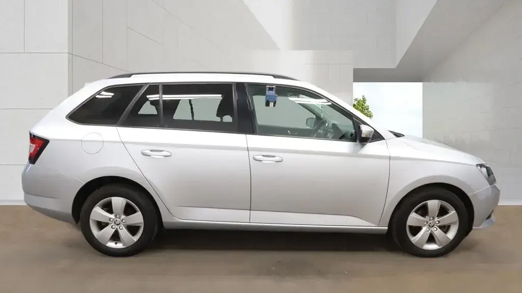 Used Skoda Fabia SE 95 HP (69 kW) 2018 Silver Estate