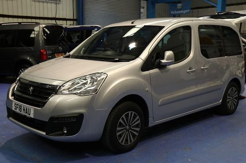 Used Peugeot Partner Tepee Active 98 HP (72 kW) 2018 Silver MPV