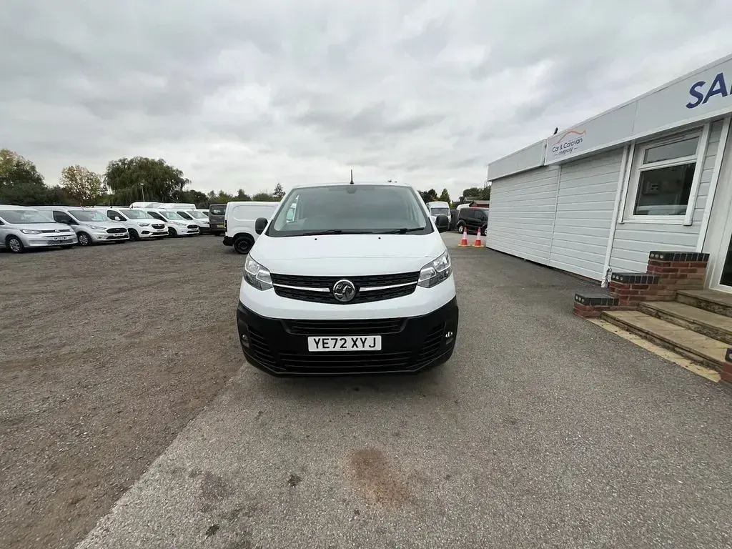 Usado Vauxhall Vivaro S 100 HP (73 kW) 2022 Branco Monovolume