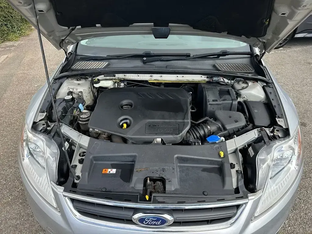 Used Ford Mondeo S 115 HP (84 kW) 2014 Silver Hatchback