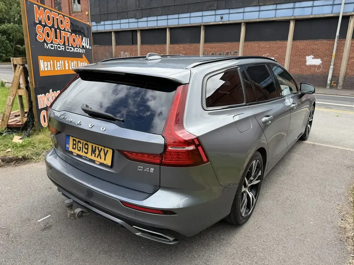 Used Volvo V60 R-Design 187 HP (137 kW) 2019 Grey Estate