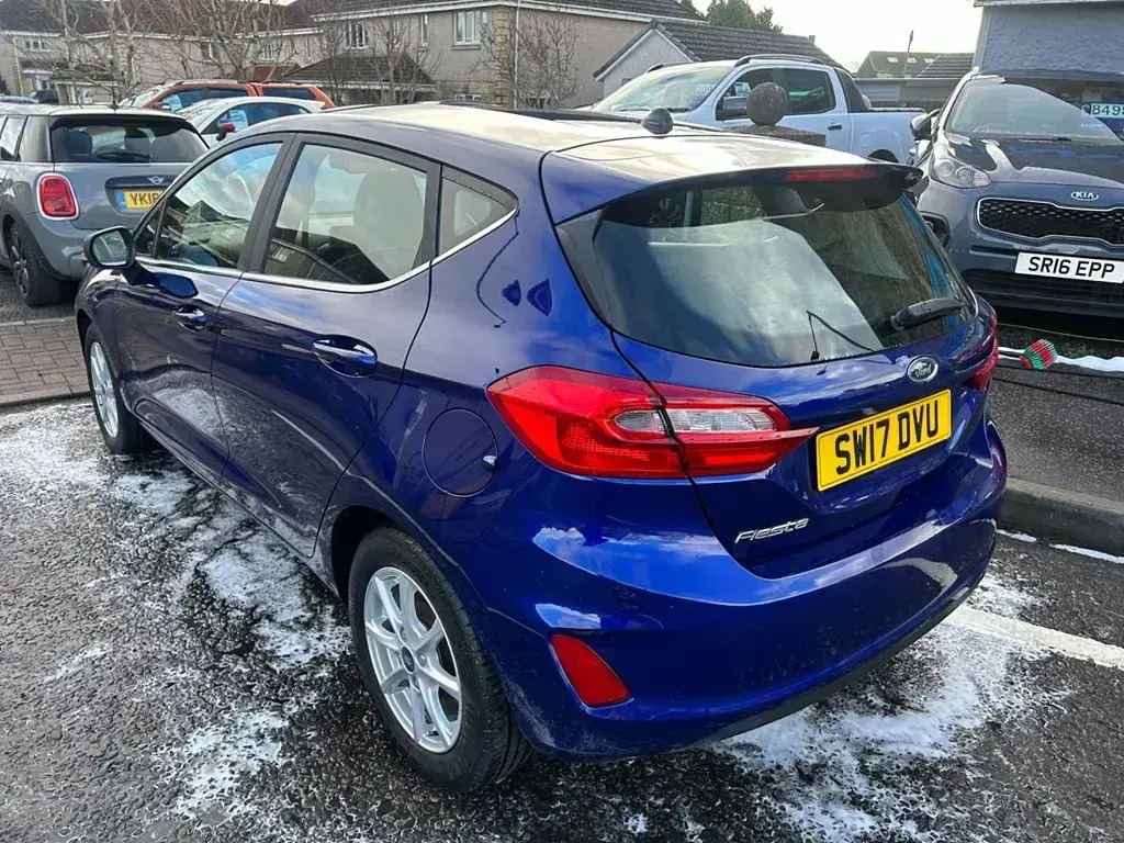Usado Ford Fiesta Zetec 85 HP (62 kW) 2017 Azul Citadino