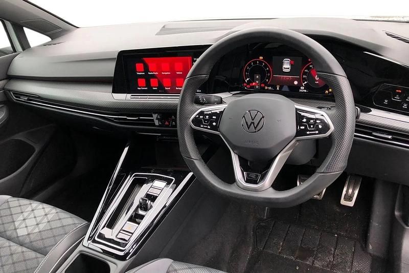 Used VW Golf VIII R-line 150 HP (110 kW) 2023 White Hatchback