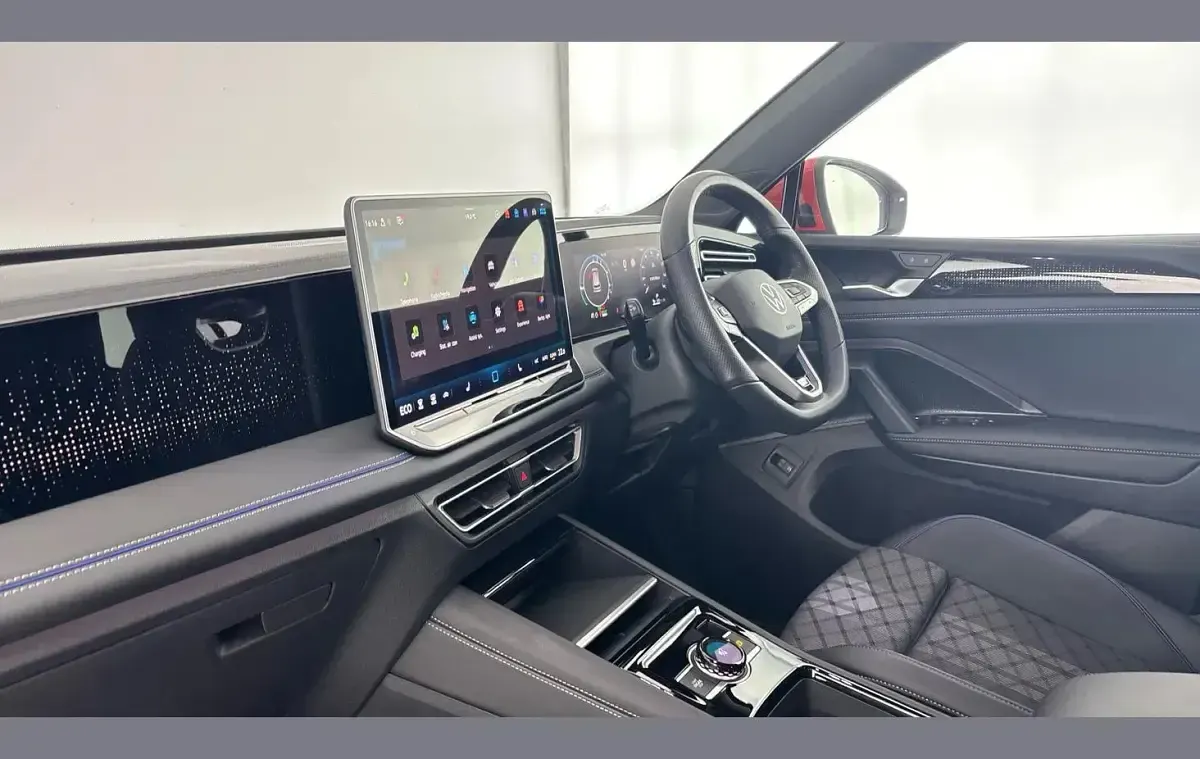 Used VW Tiguan R-line 272 HP (200 kW) 2025 Red SUV