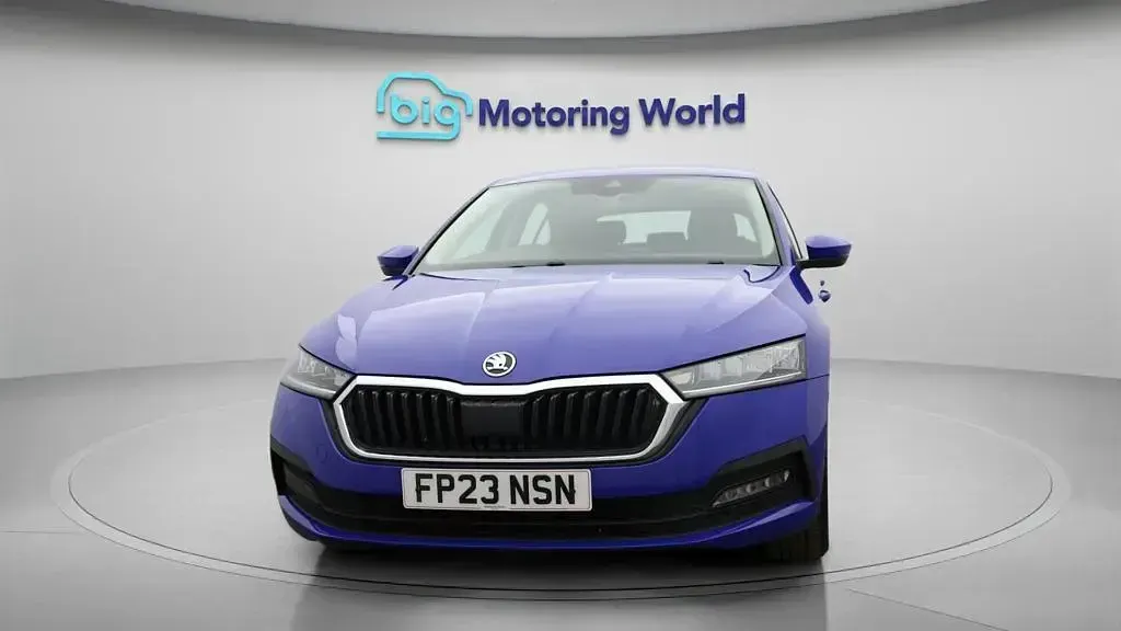 Begagnad Skoda Octavia SE 110 HK (80 kW) 2023 Blå Halvkombi