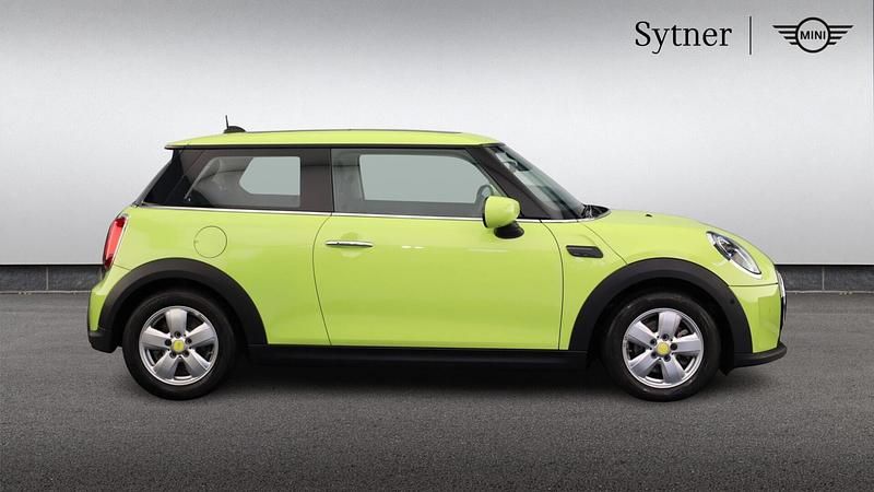 Used Mini Cooper Classic 134 HP (98 kW) 2024 Zesty yellow  Hatchback