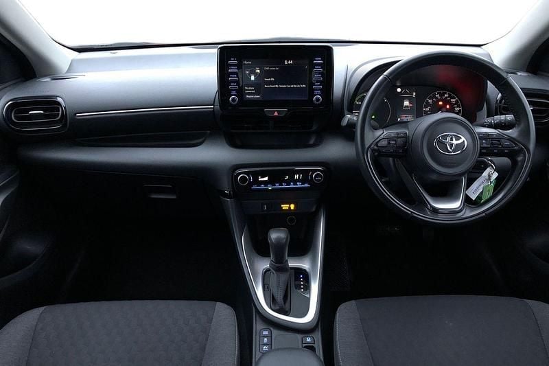 Used Toyota Yaris Hybrid 2022 White Hatchback