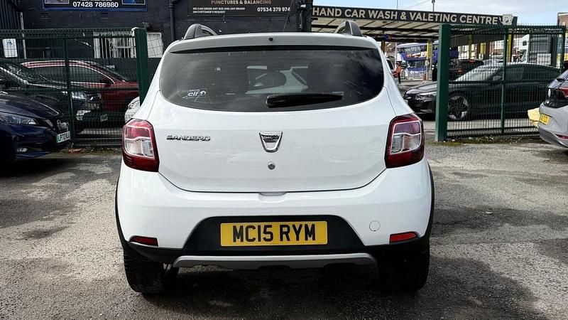 Used Dacia Sandero Ambiance 90 HP (66 kW) 2015 White Hatchback