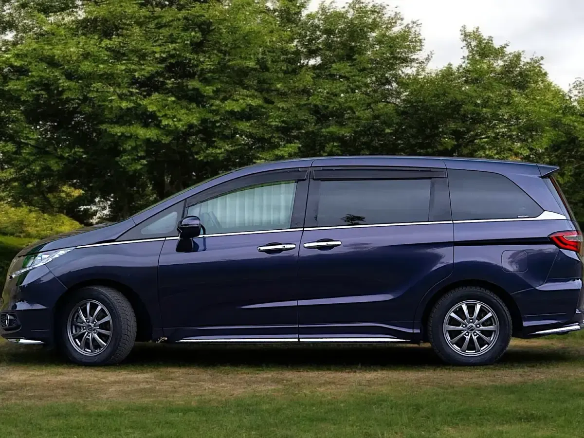 Used Honda Odyssey 2014 Blue metallic MPV