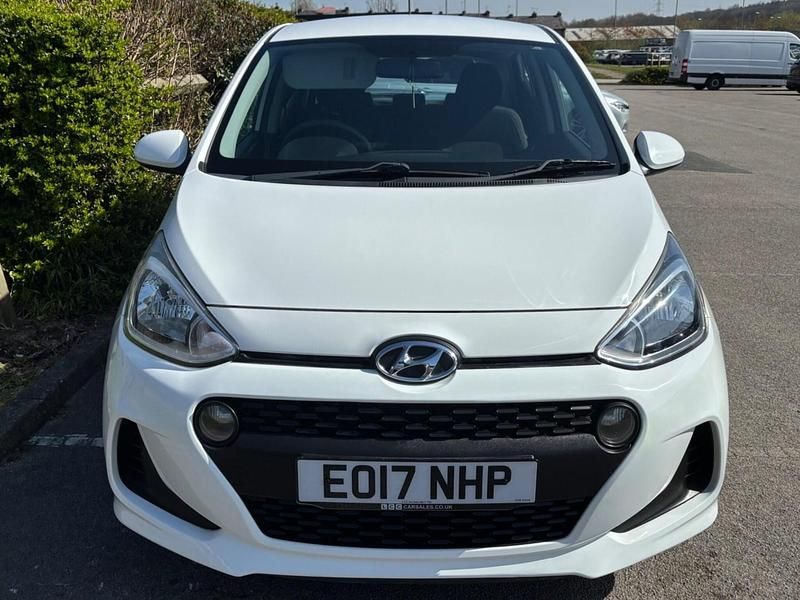 Used Hyundai i10 SE 87 HP (63 kW) 2017 White Hatchback