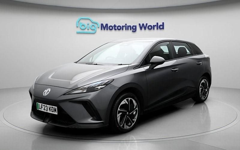 Begagnad MG MG4 EV SE 150 kW (204 HK) 2024 Halvkombi