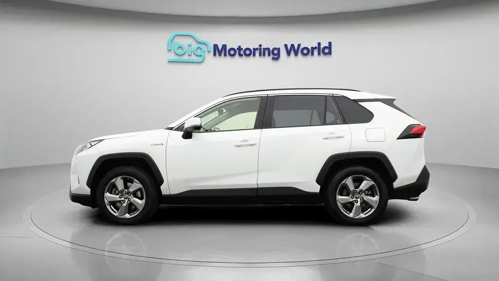 Used Toyota RAV4 Hybrid Design 218 HP (160 kW) 2019 White SUV