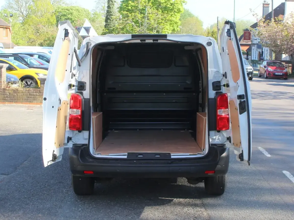 Used Vauxhall Vivaro S 120 HP (88 kW) 2024 White MPV