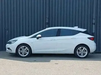 Used Vauxhall Astra SRi 150 HP (110 kW) 2018 White Hatchback