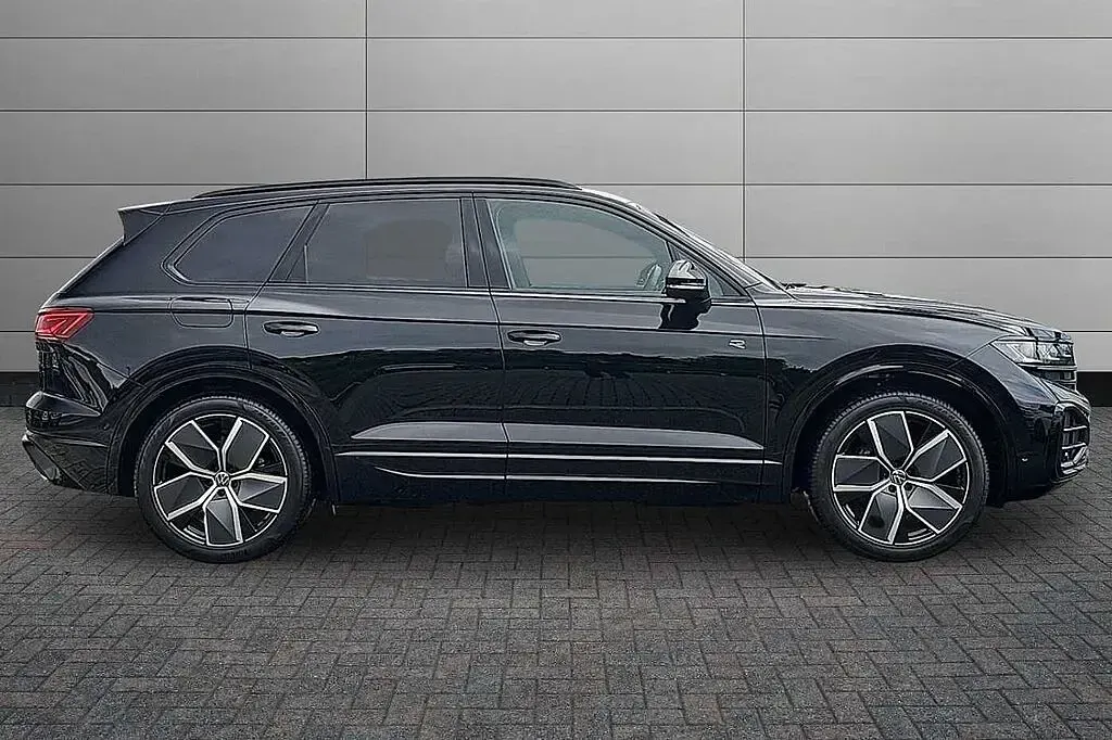New VW Touareg Edition 286 HP (210 kW) 2026 Grenadilla black SUV