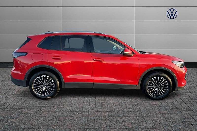Used VW Tiguan Match 148 HP (108 kW) 2024 Red SUV