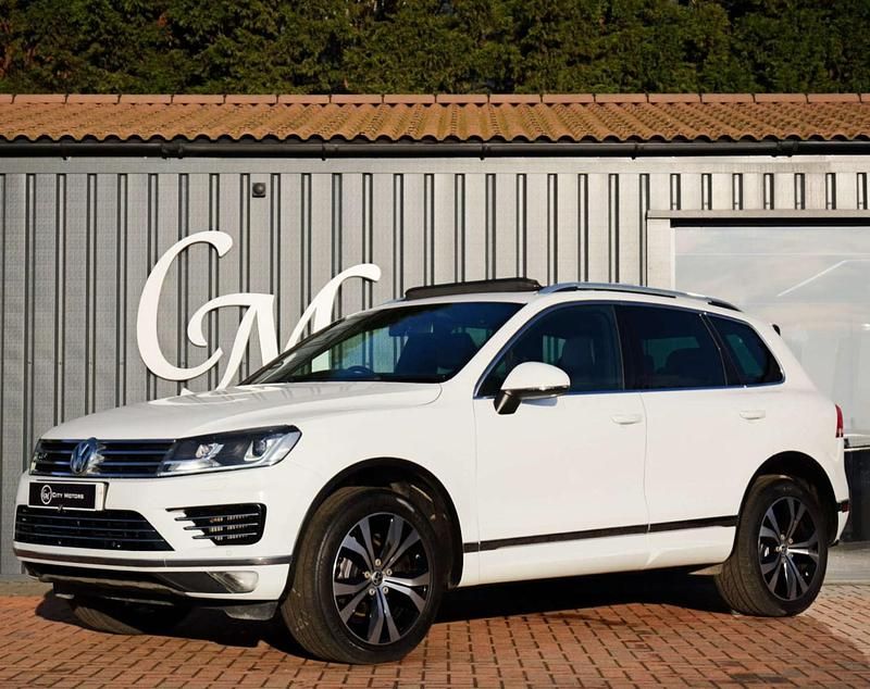 White Used 2015 VW Touareg R-line SUV | £13,990 (A bit pricey) - Image 1/4