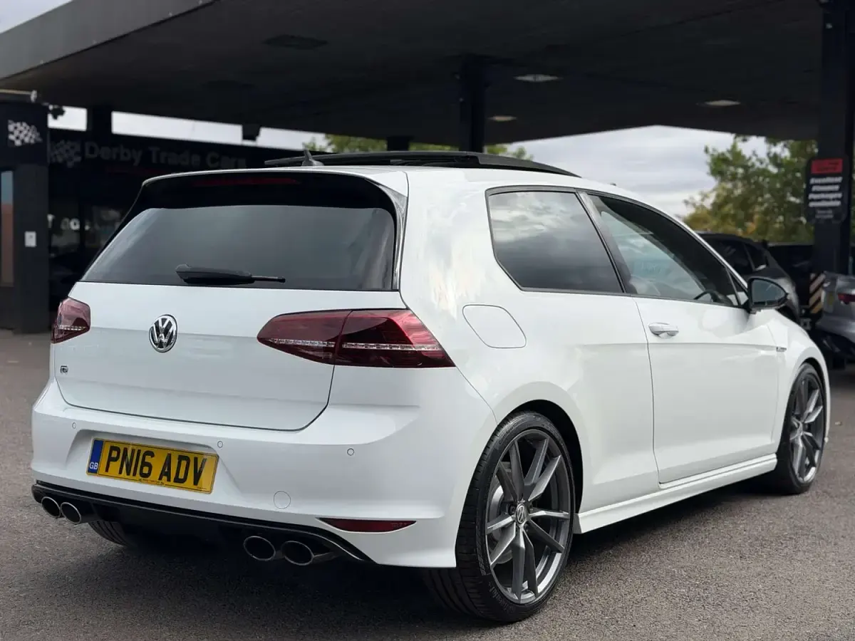 Used VW Golf VII R 310 HP (228 kW) 2016 White Hatchback