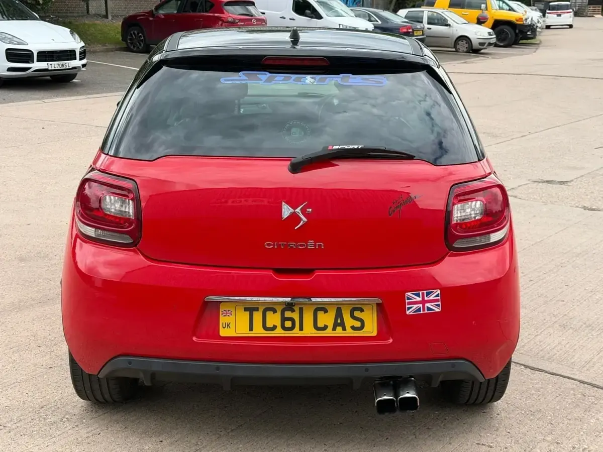 Używany Citroën DS3 2011 Czerwony Hatchback