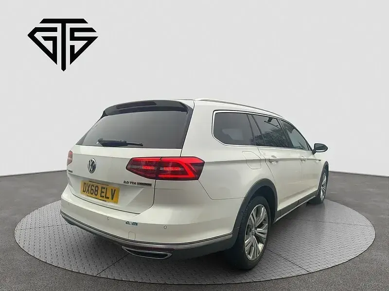 Used VW Passat 193 HP (141 kW) 2026 White Estate