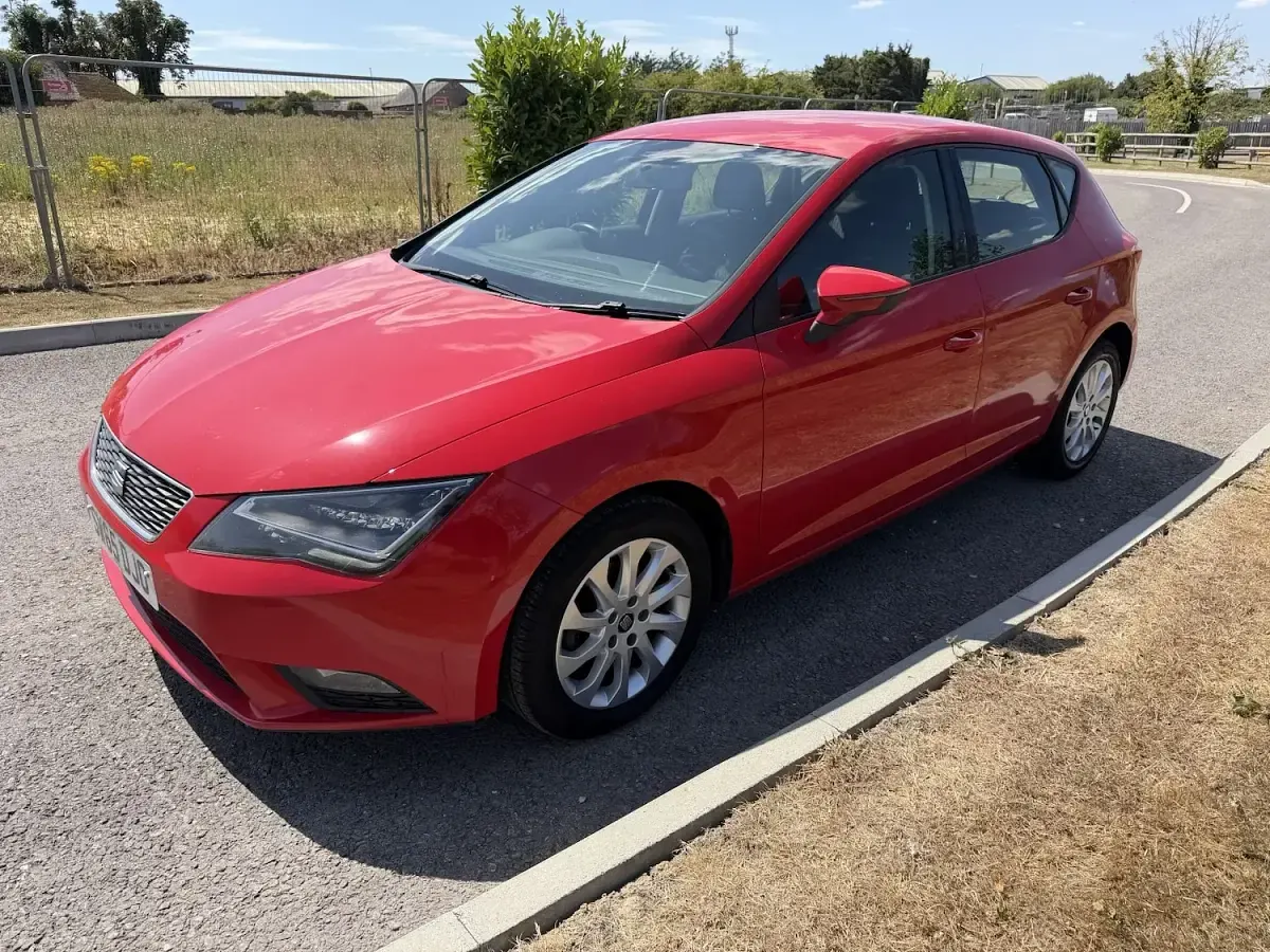Used Seat Leon SE 110 HP (80 kW) 2015 Red Hatchback